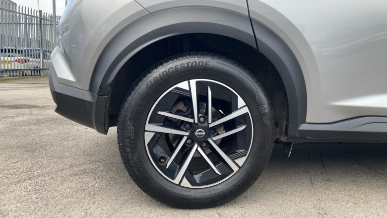 Nissan Juke 1.0 DiG-T N-Connecta 5dr Petrol Hatchback